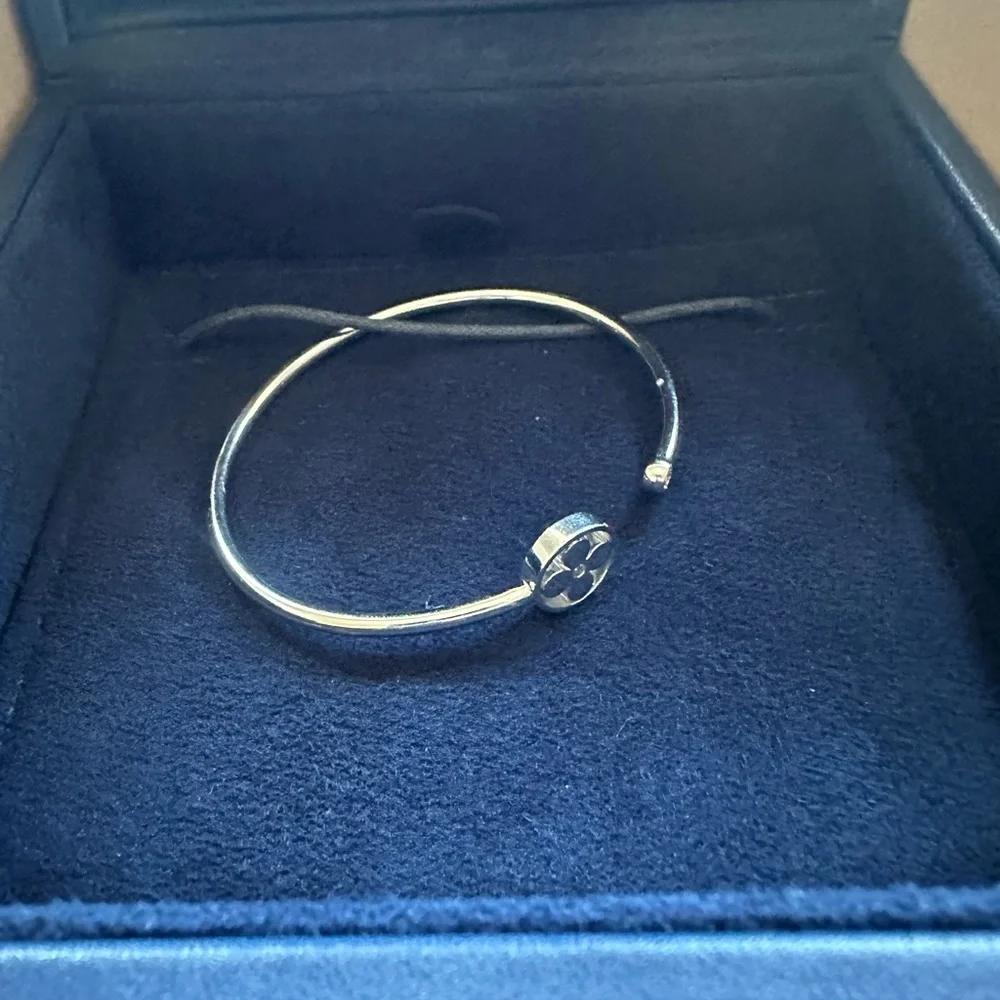 LOUIS VUITTON  Idylle Blossom Twist Bracelet, White Gold - Picture 3 of 5